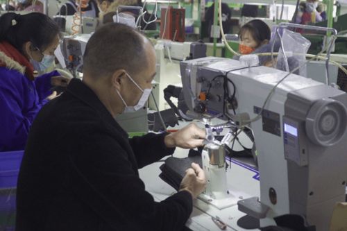 雙牌產(chǎn)業(yè)開發(fā)區(qū) 復(fù)工復(fù)產(chǎn)忙 沖刺開門紅